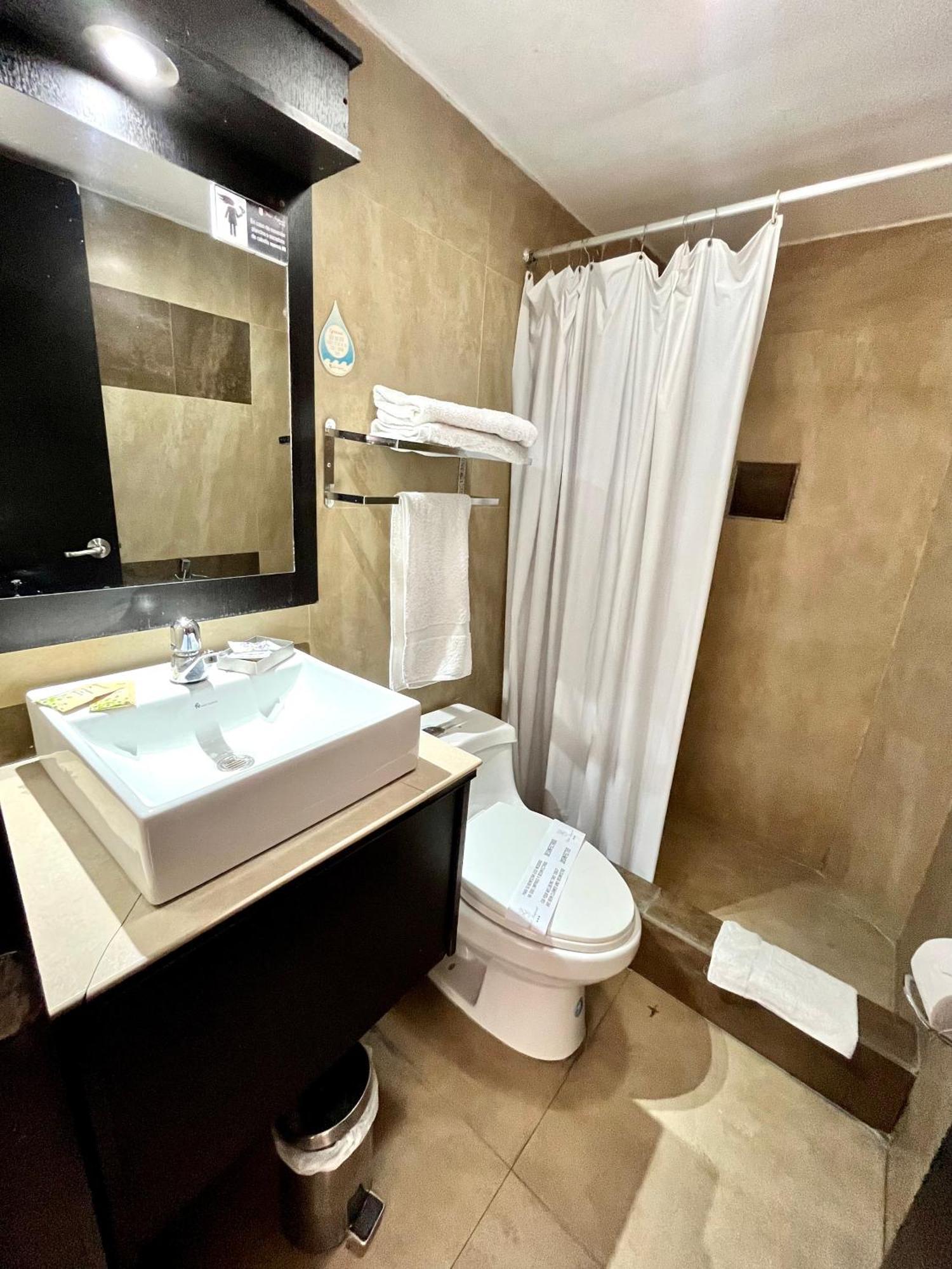 Hotel Imperial Ambato Buitenkant foto