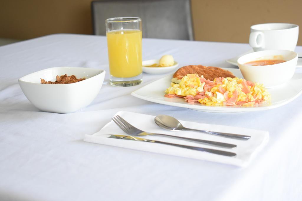 Hotel Imperial Ambato Buitenkant foto